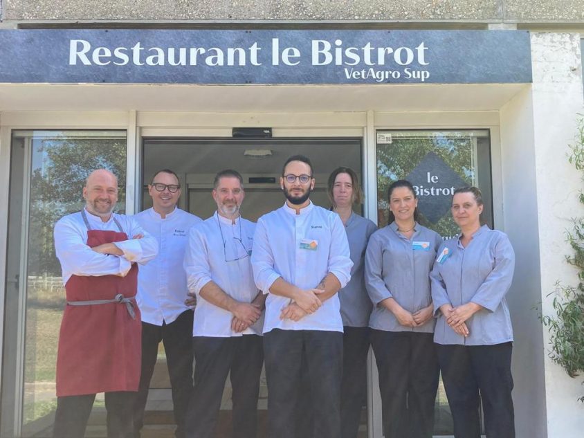 L'équipe de restauration du restaurant Le Bistrot ©Eurest